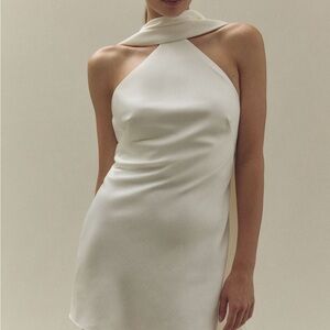 Elegant White Sleeveless Dress
